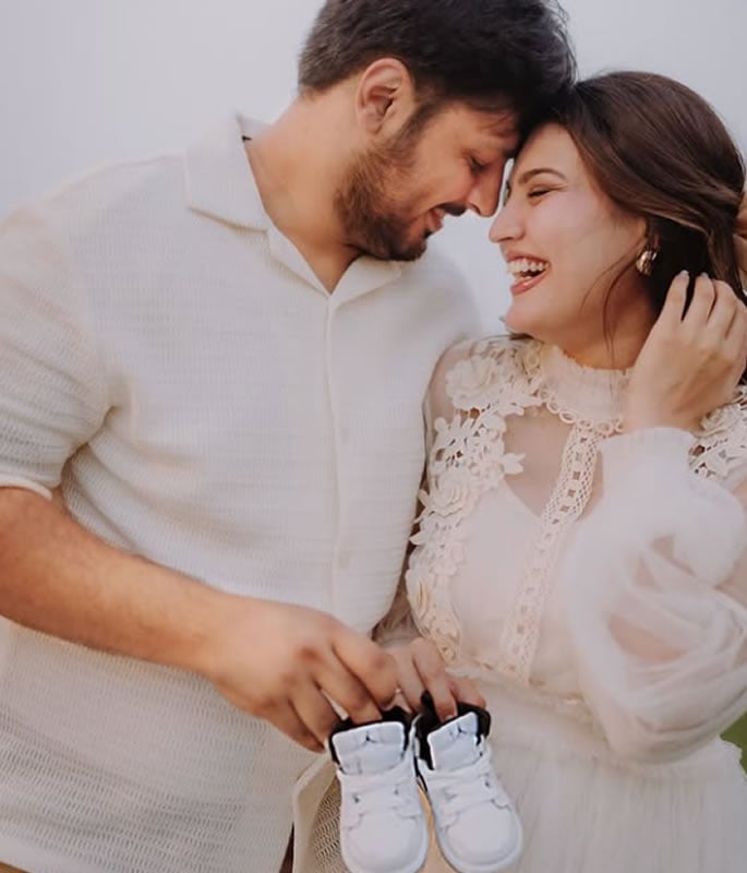 Iqra Kanwal & Areeb Pervaiz announce Pregnancy