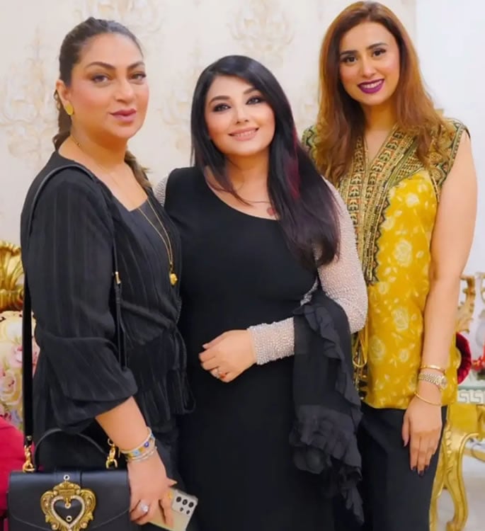 Javeria Saud enjoys Star-Studded Birthday Bash 2