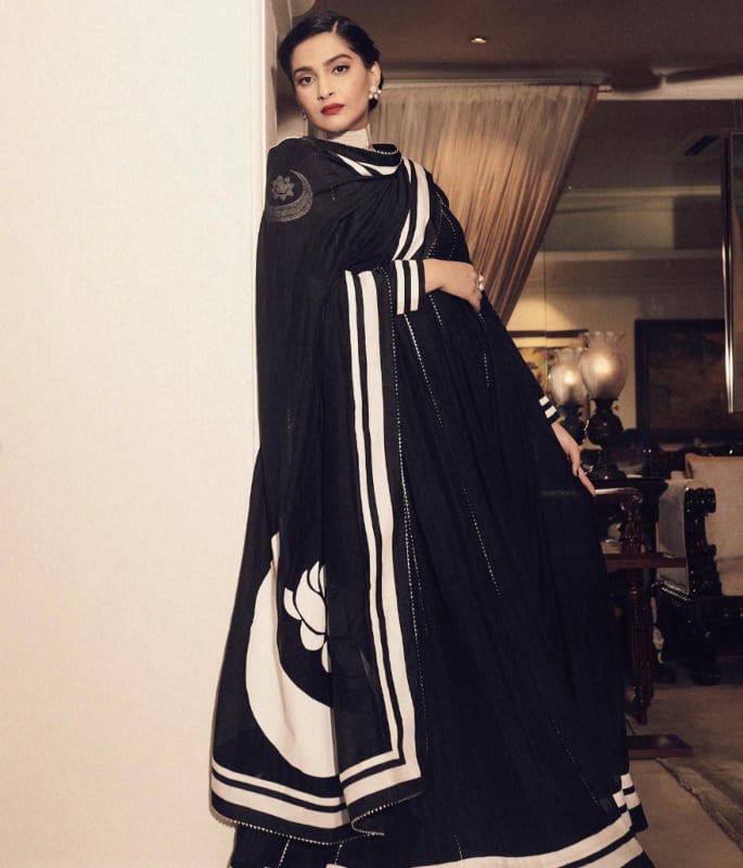 Sonam Kapoors Top Fashion Moments That Made Headlines 9
