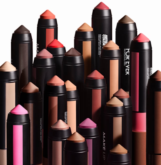 Top 10 Best Waterproof Products for Flawless Summer Beauty 9