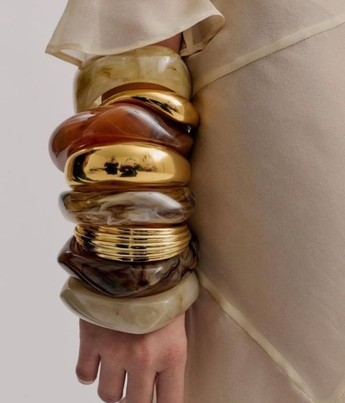 Your Guide to Styling Stacked Bangles for Modern Looks 5