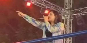 Nimra Mehra Shouts at Rowdy Fan during Concert f