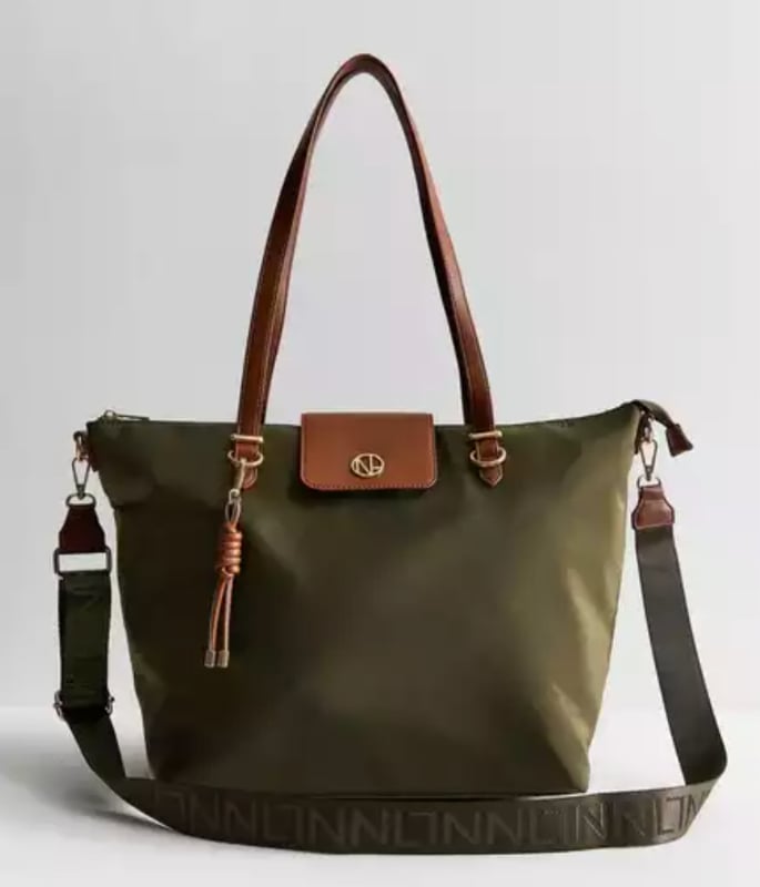 Top University & School Bags Every South Asian Student Needs 3