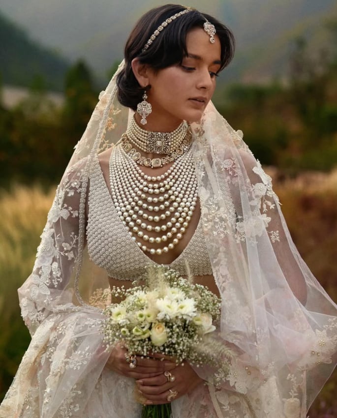 Why Sabyasachi’s Bridal Lehenga is Every Bride’s Dream 3