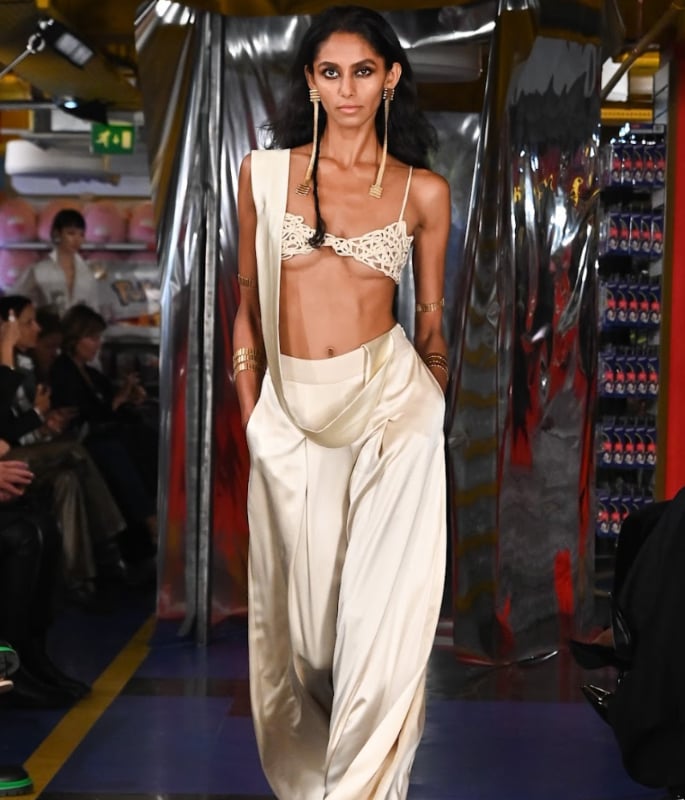 Anamika Khanna’s AK_OK makes Dazzling Debut at LFW 6