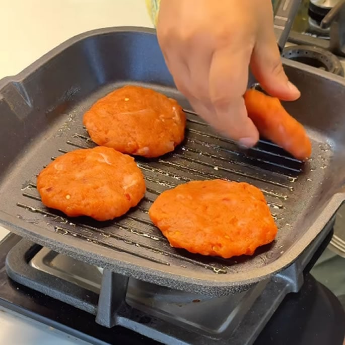 How to Make the Viral Paratha Burger 2