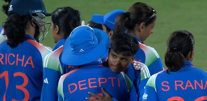 India Get World Cup Off to Winning Start Against Sri Lanka f
