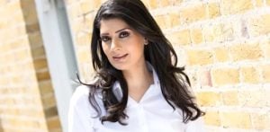 Pakistani Mother reveals Racism from Teenagers on London Train- F