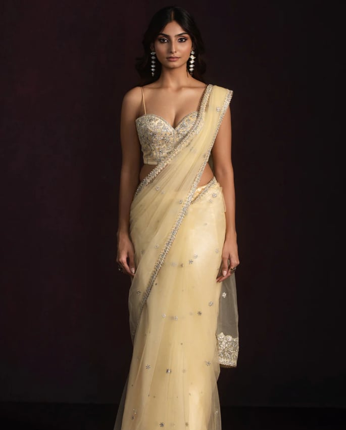 10 Styling Tricks to Look Instantly Toned in a Saree 