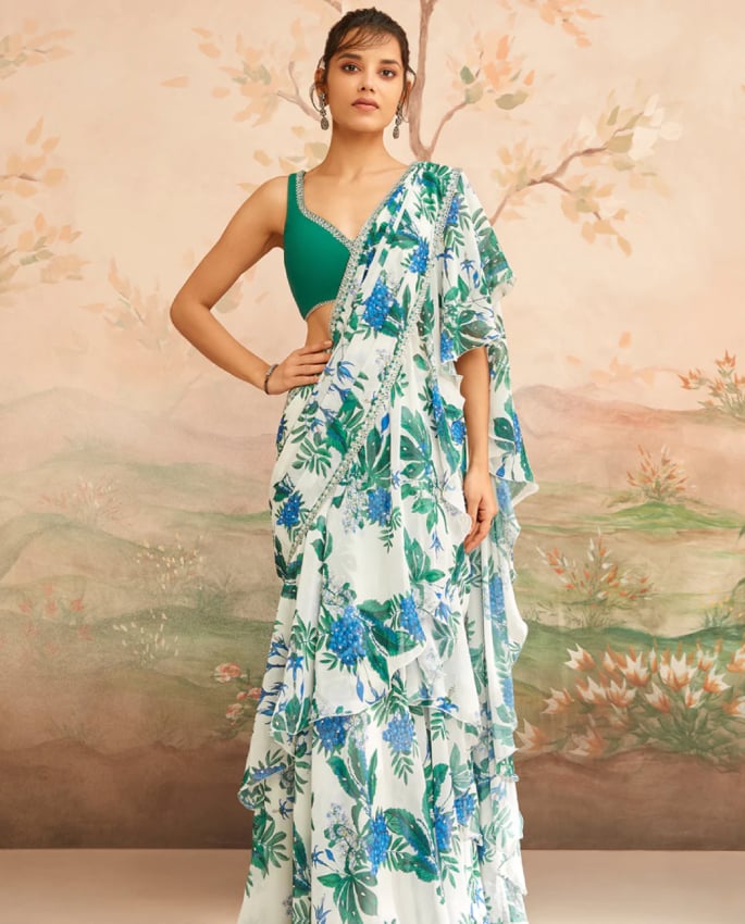 10 Styling Tricks to Look Instantly Toned in a Saree 