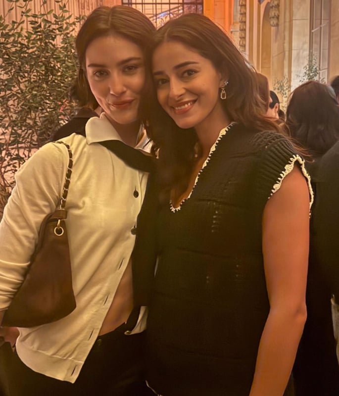 Ananya Panday Poses With Jennie & Pedro Pascal 1
