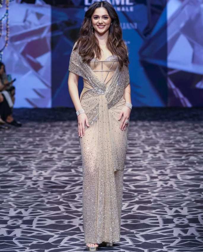 Aneet Padda makes Stunning Ramp Debut for Tarun Tahiliani 1