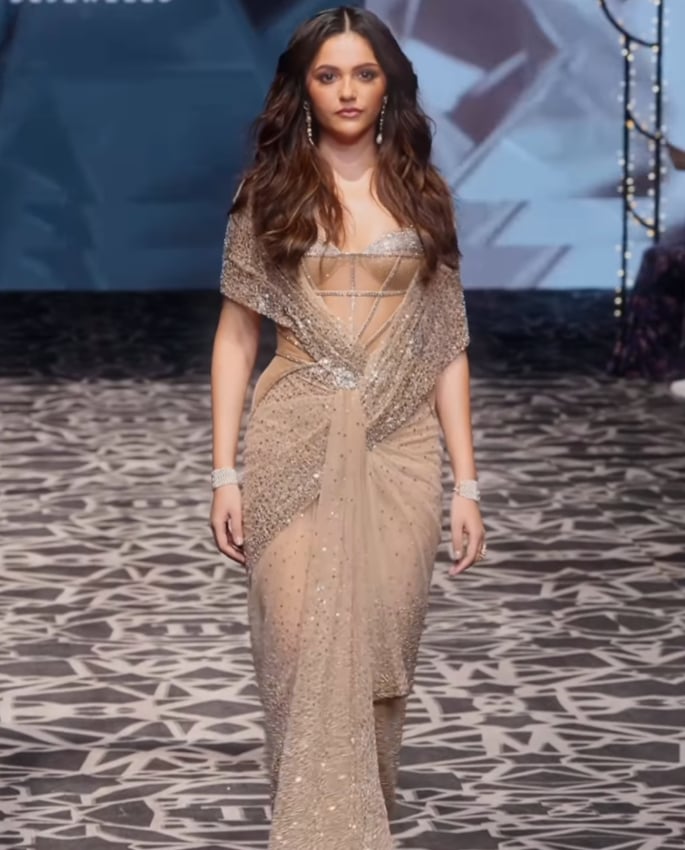 Aneet Padda makes Stunning Ramp Debut for Tarun Tahiliani 1
