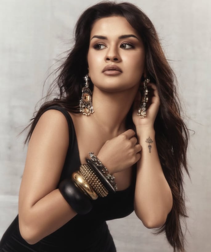 Avneet Kaur wows in Modern Ethnic Dress with Mirror Detailing