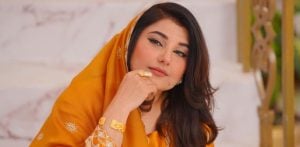 Javeria Saud Reveals she Hit a Crazy Fan with her Handbag f