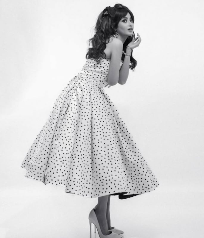 Sajal Aly stuns in Vintage Hollywood-Inspired Look