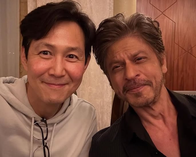 Shah Rukh Khan & Lee Jung-jae's Viral Selfie Sends Fans into Frenzy
