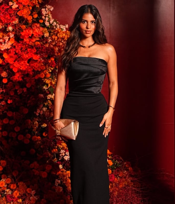 कार्टियरच्या ग्लॅमरस दिवाळी कार्यक्रम १ मध्ये सुहाना खान काळ्या रंगात चमकली.