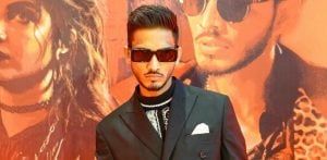 Talha Anjum Schools Crowd after Attendee throws Bottle f
