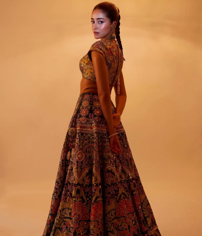 Ananya Panday stuns in Lehenga Choli at Deeya Shroff’s Mehendi 