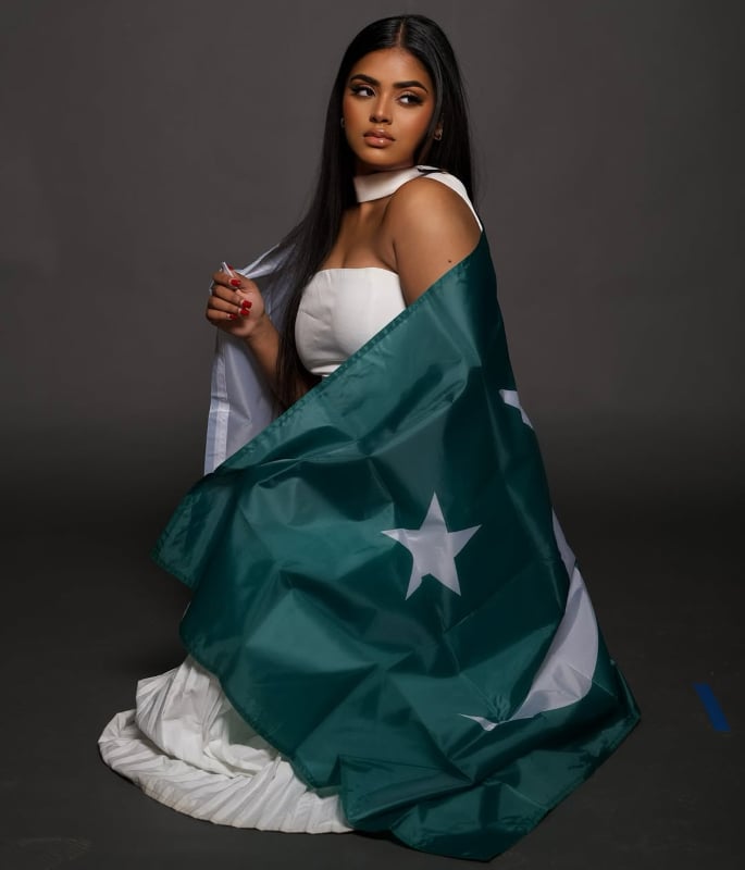 Roma Riaz Drapes the Pakistani Flag in Gratitude 1