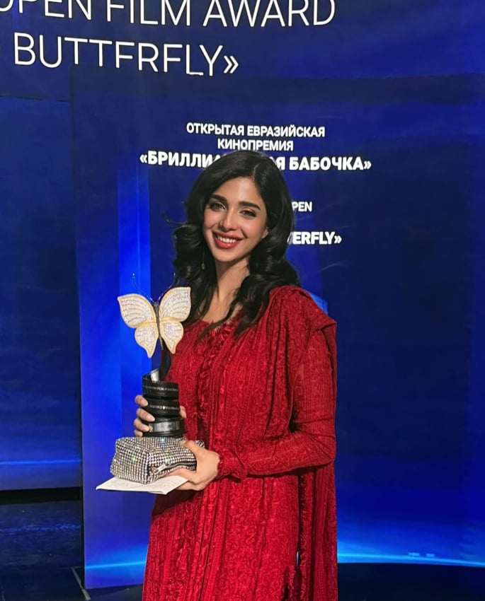 Sonya Hussyn Wins Best Supporting Actress Award 1