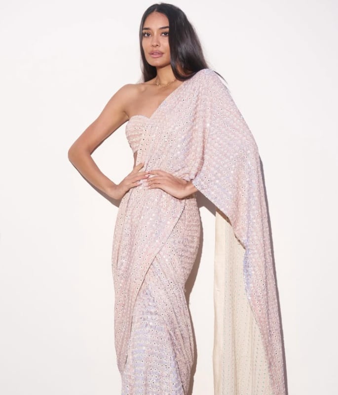 Lisa Haydon glows in Hand-Embroidered Arpita Mehta Sari 5