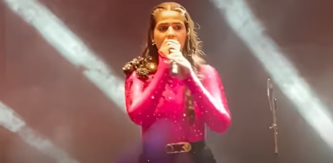 Pranjal Dahiya Calls Out Misbehaving Fan during Live Show f