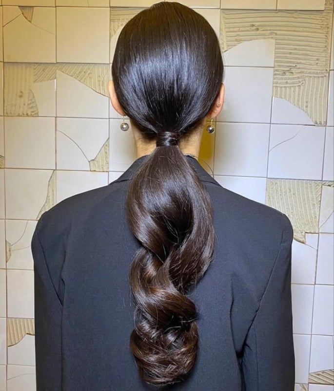 Top Women’s Hairstyles for New Year’s Eve 2025