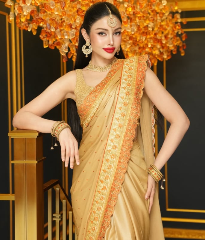 Veena Praveenar Singh shines in Traditional Saree Look F