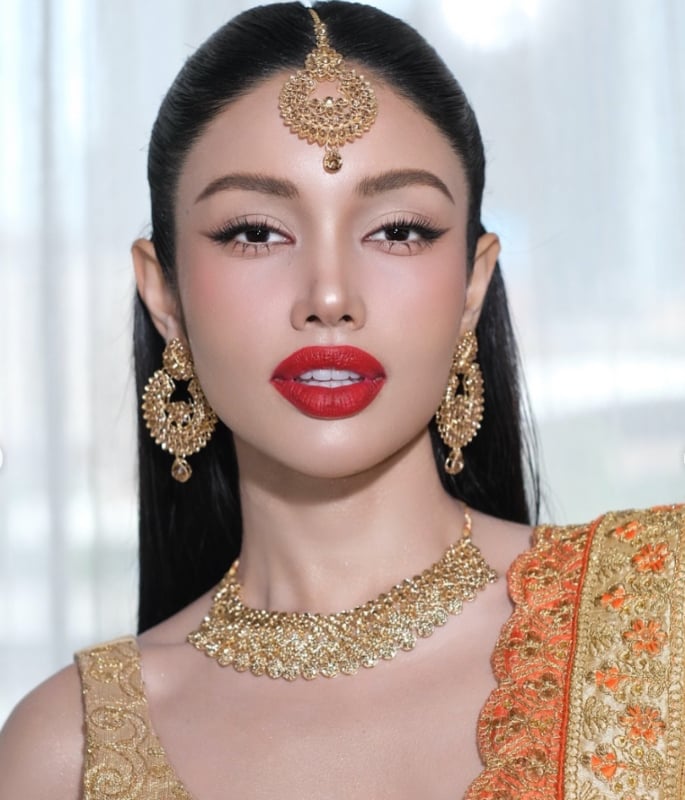 Veena Praveenar Singh shines in Traditional Saree Look F