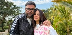 Iqra Aziz & Yasir Hussain Welcome Baby Girl f