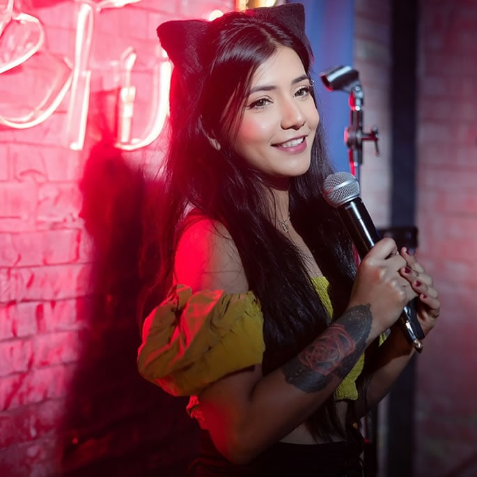 Saaniya Abbas on Comedy, 'HELLARIOUS' & embracing 'Haram Muslim' 3