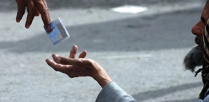 Street Begging Pays More Than a 9-5 in Pakistan f
