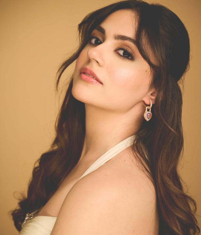 Aneet Padda’s Ivory Saree steals attention at Zee Cine Awards 2026