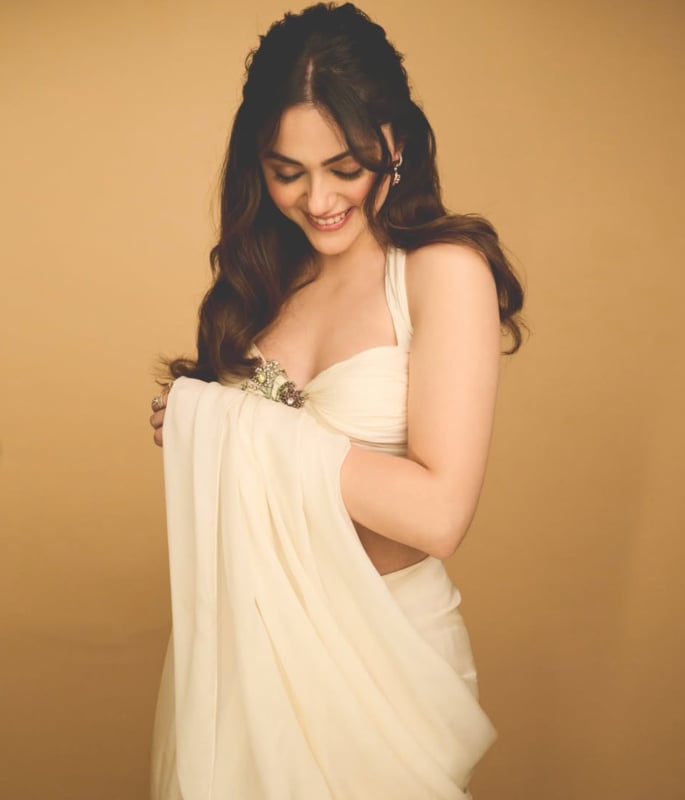 Aneet Padda’s Ivory Saree steals attention at Zee Cine Awards 2026