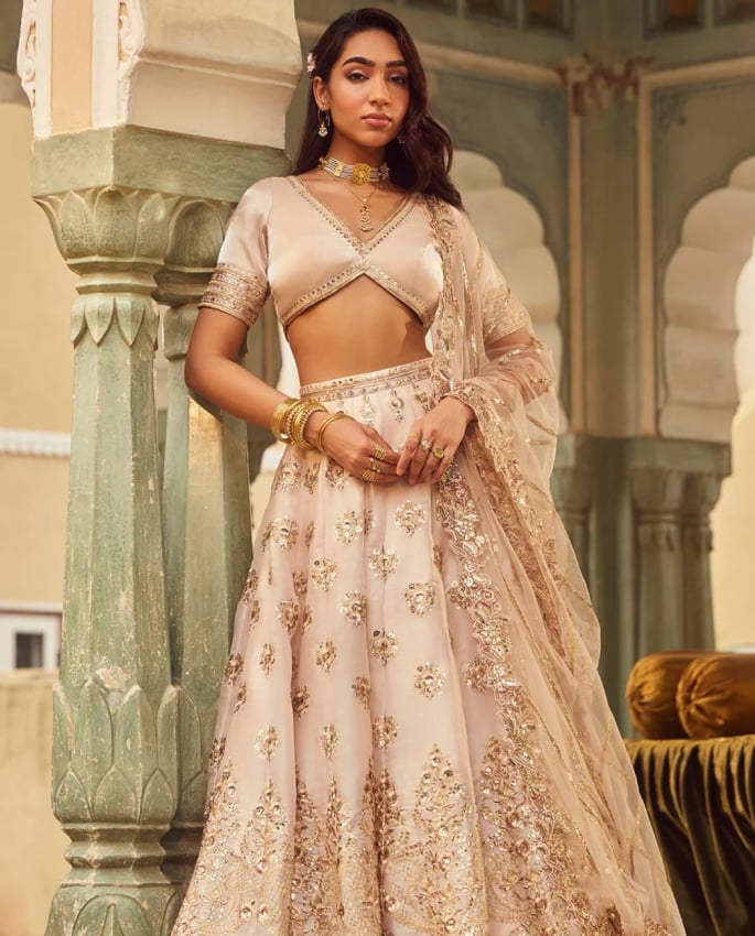 What should an Indian Bride wear to a Roka Ceremony 1
