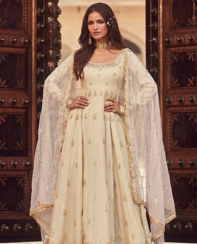 What should an Indian Bride wear to a Roka Ceremony