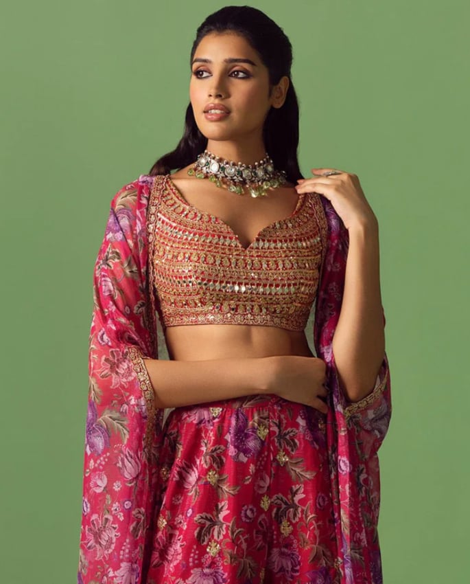 What should an Indian Bride wear to a Roka Ceremony