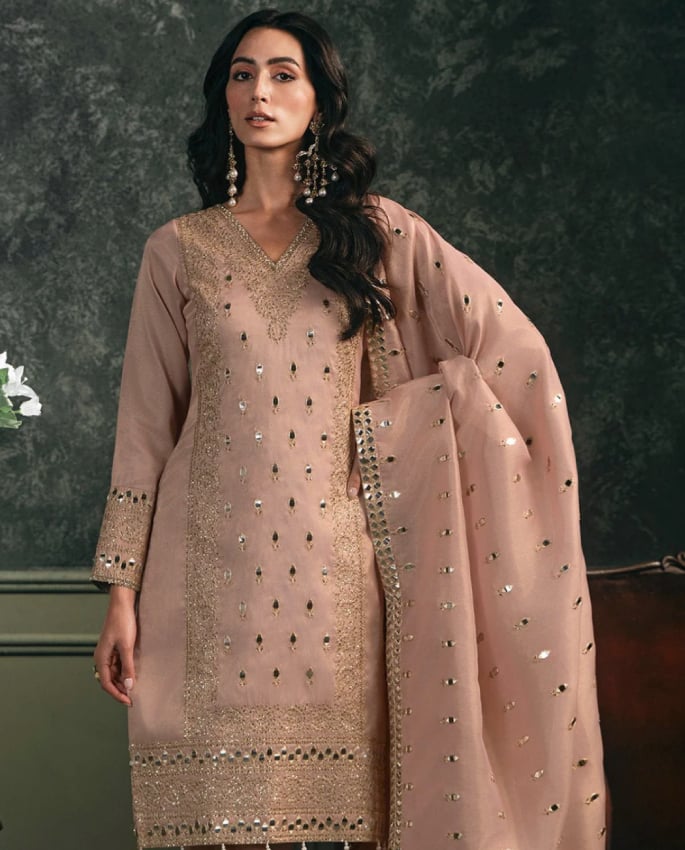 What should an Indian Bride wear to a Roka Ceremony