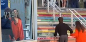 Shah Rukh Khan Helps Pregnant Deepika up the Stairs f