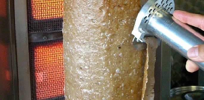 लाखो लोकांनी शेळीच्या आणि चरबीपासून बनवलेले बनावट मटणाचे कबाब खाल्ले.