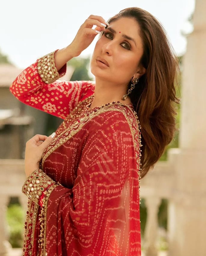 Kareena Kapoor Khan Stuns in Red Arpita Mehta Kurta Set 2